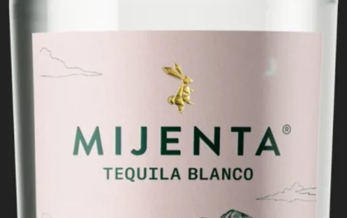 LALO keeps its focus on blanco.